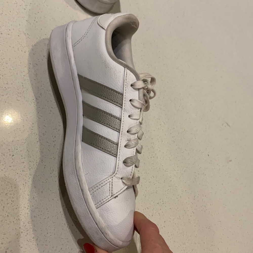 Womens adidas leather shoes - Picture 3 of 9